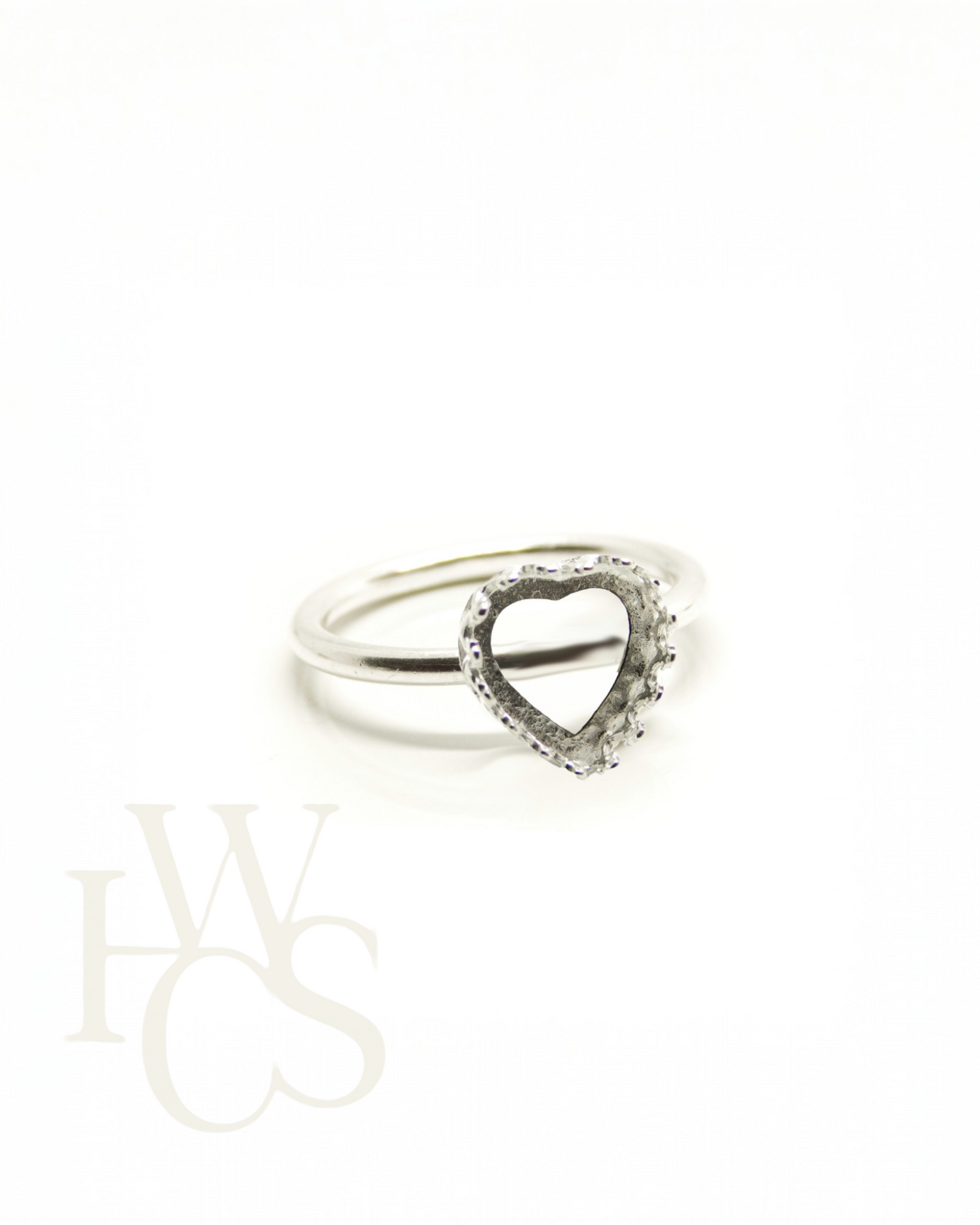 Classic Band Ring with 10mm Heritage Heart Bezel