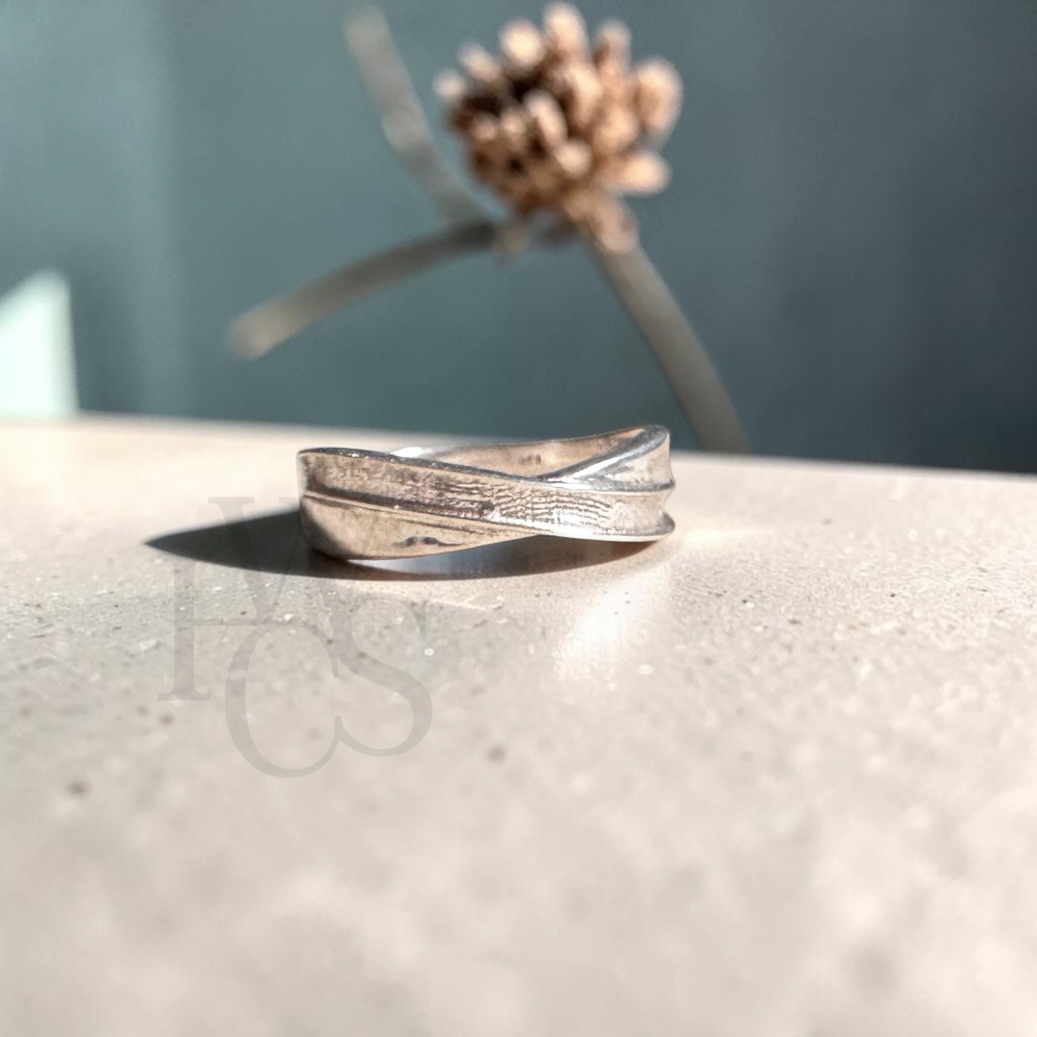 🏷️ EOL – Cross Over Channel Ring – Solid Silver