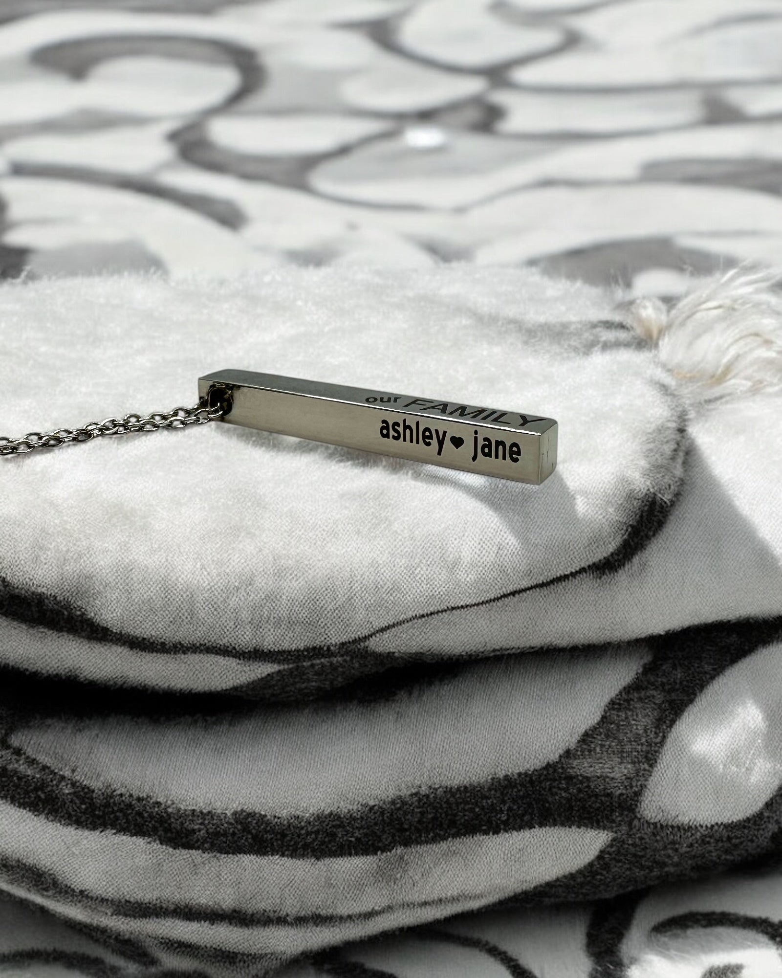 Bar Pendant - Engravable on 4 sides - 3 colours