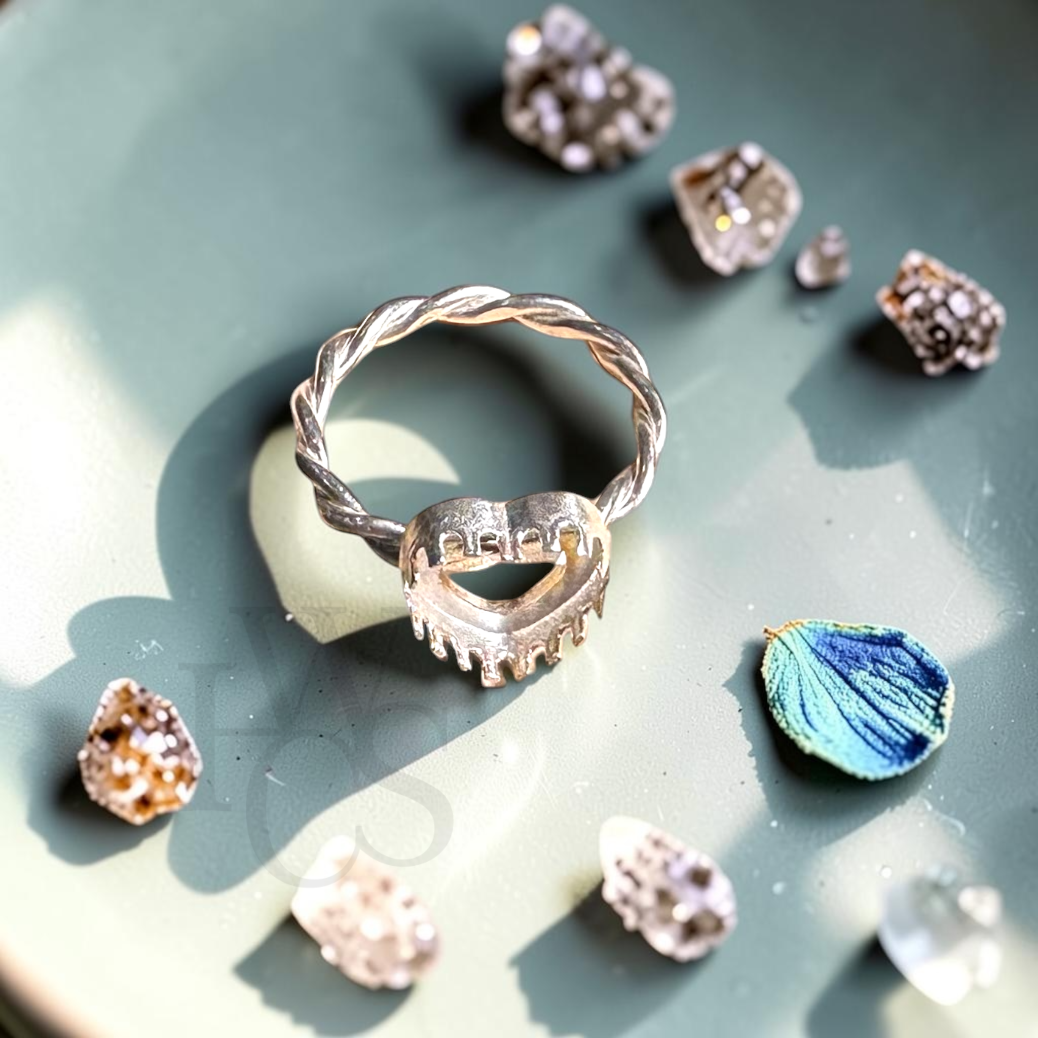 🏷️ EOL – Twisted Scalloped Heart Ring – Solid Silver