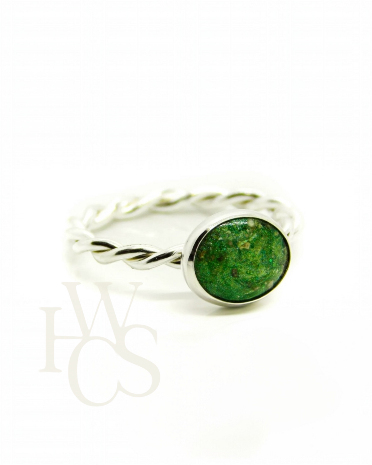 🏷️ EOL – Twisted Band Ring with Smooth 8x10mm Landscape Oval Bezel – Solid 925 Silver