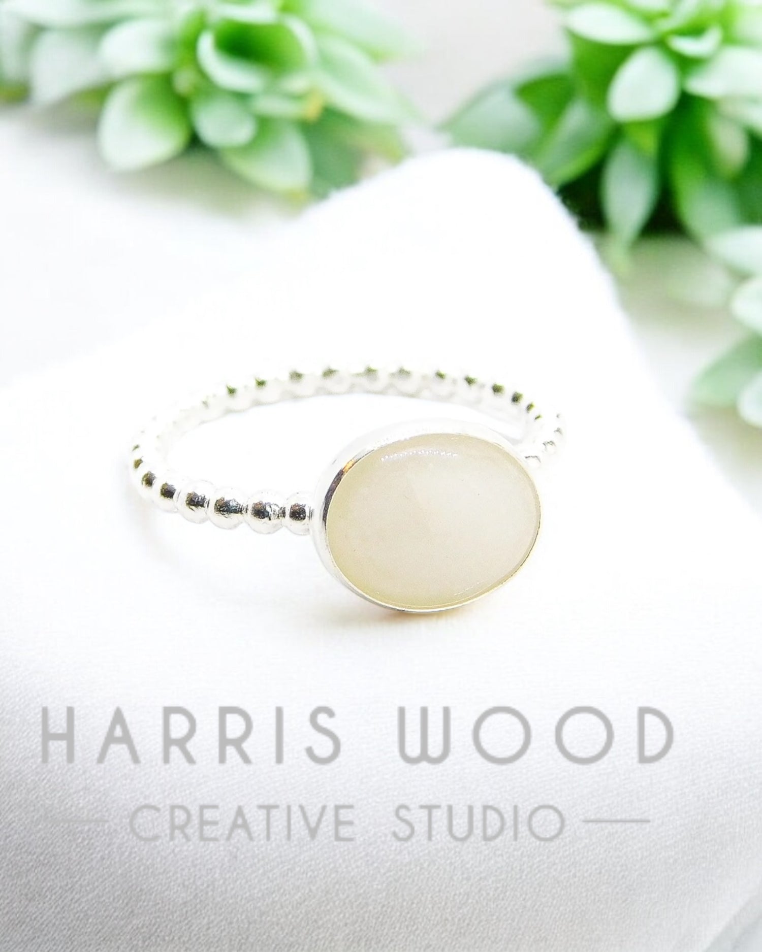 * BUBBLE BAND RING with Smooth 8x10mm Oval Bezel