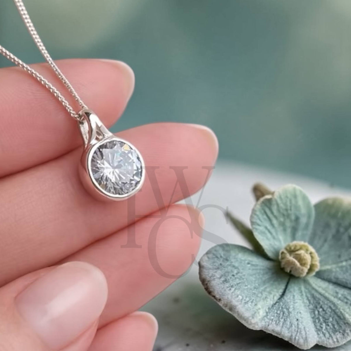 ❤️ Secret Round Crystal Pendant