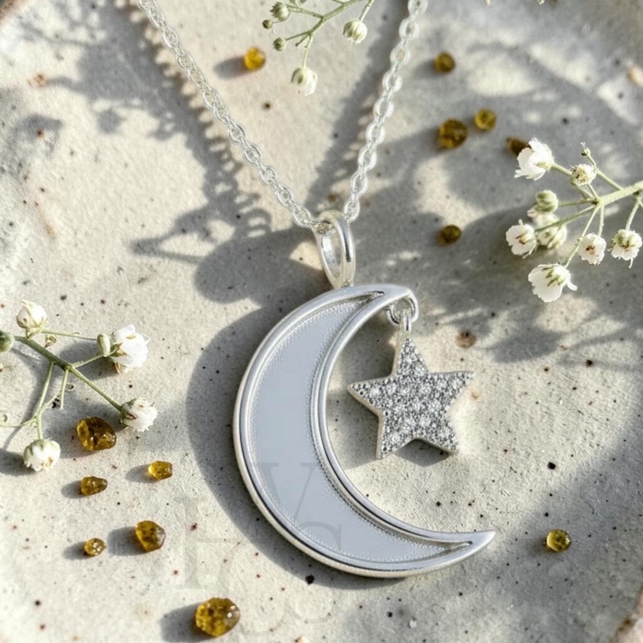 ❤️ Crescent Moon & Star Pendant – Solid 925 Silver