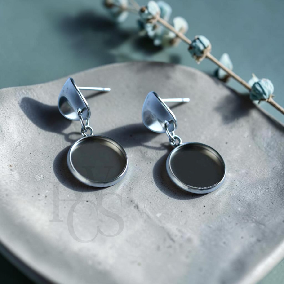 ❤️ Stainless Steel Leaf Stud Drop Earrings – 10mm Round Bezel