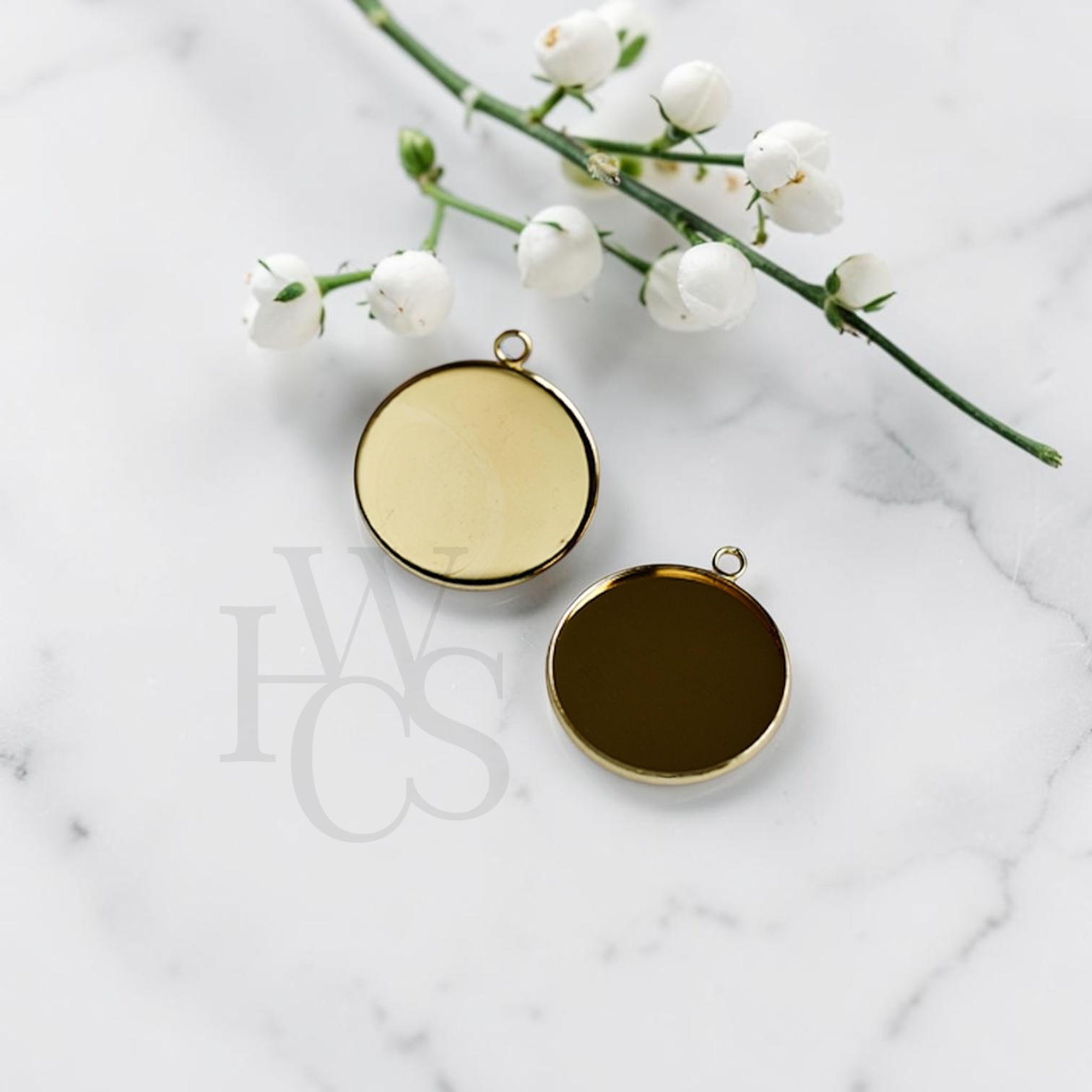 💛 18K Gold PVD Plated Stainless Steel Pendant – 10mm Round Bezel