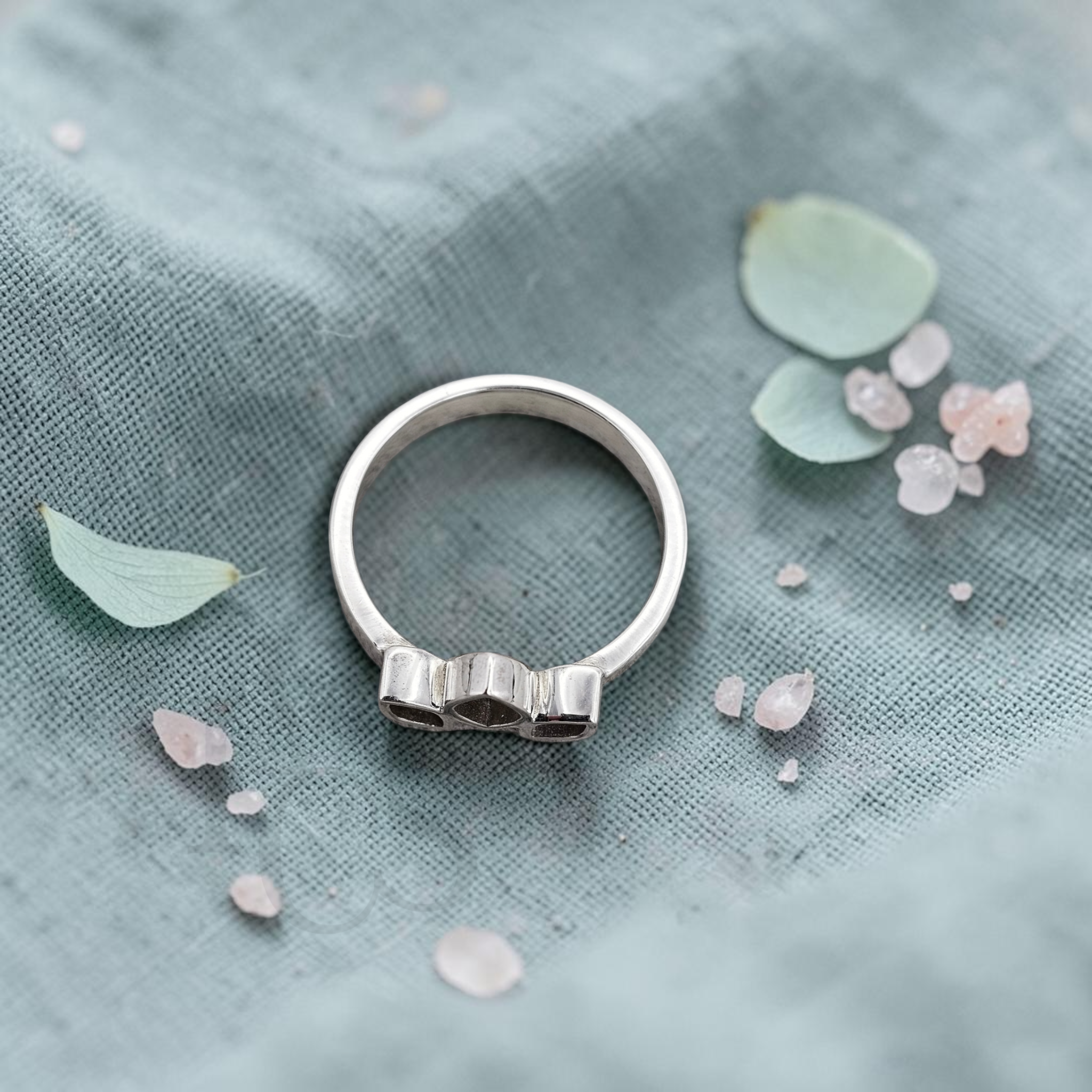 🏷️ EOL – Three Leaf Bezel Ring – Solid 925 Silver