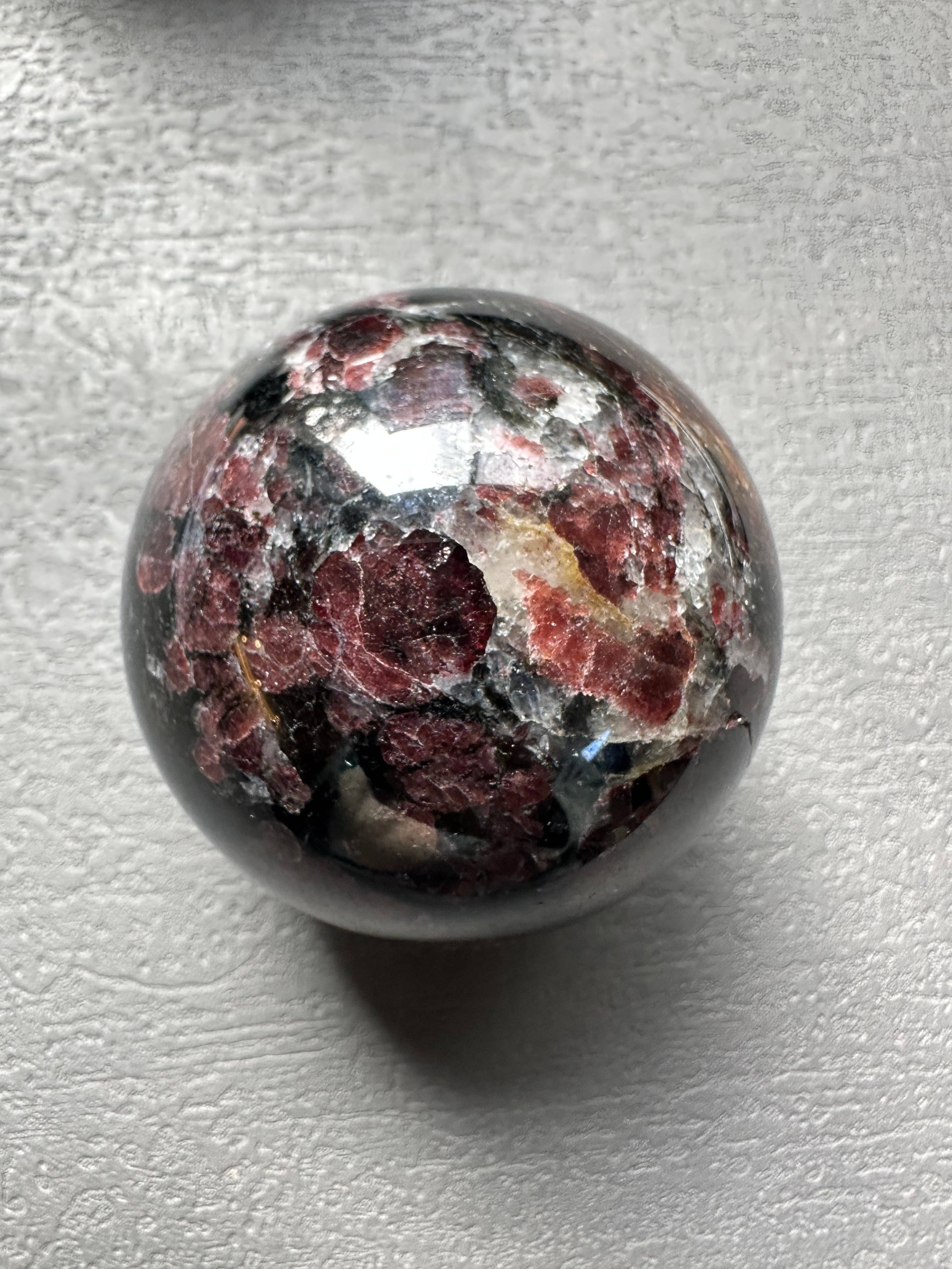 Garnet Sphere (5–5.5cm) – Passion, Strength & Root Chakra Healing – Deep Red Crystal for Energy & Protection, Christmas Crystal Gift