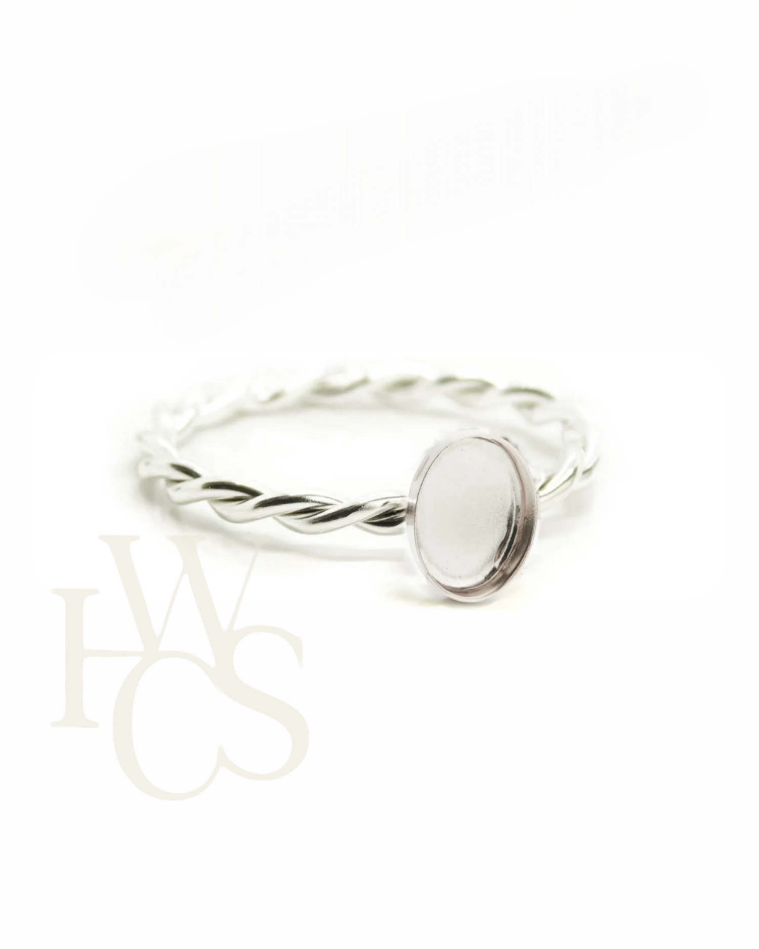 * Twisted Band Ring with Smooth 6x8mm Portrait Oval Bezel