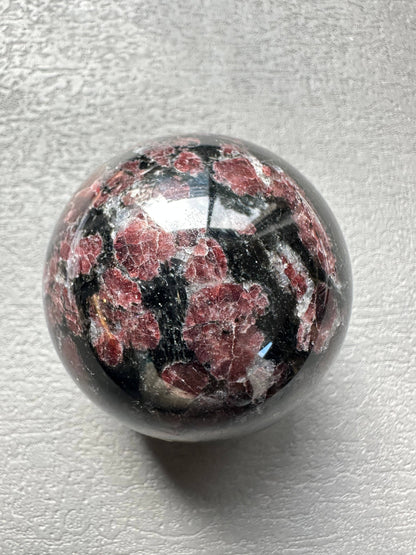 Garnet Sphere (5–5.5cm) – Passion, Strength &amp; Root Chakra Healing – Deep Red Crystal for Energy &amp; Protection, Christmas Crystal Gift