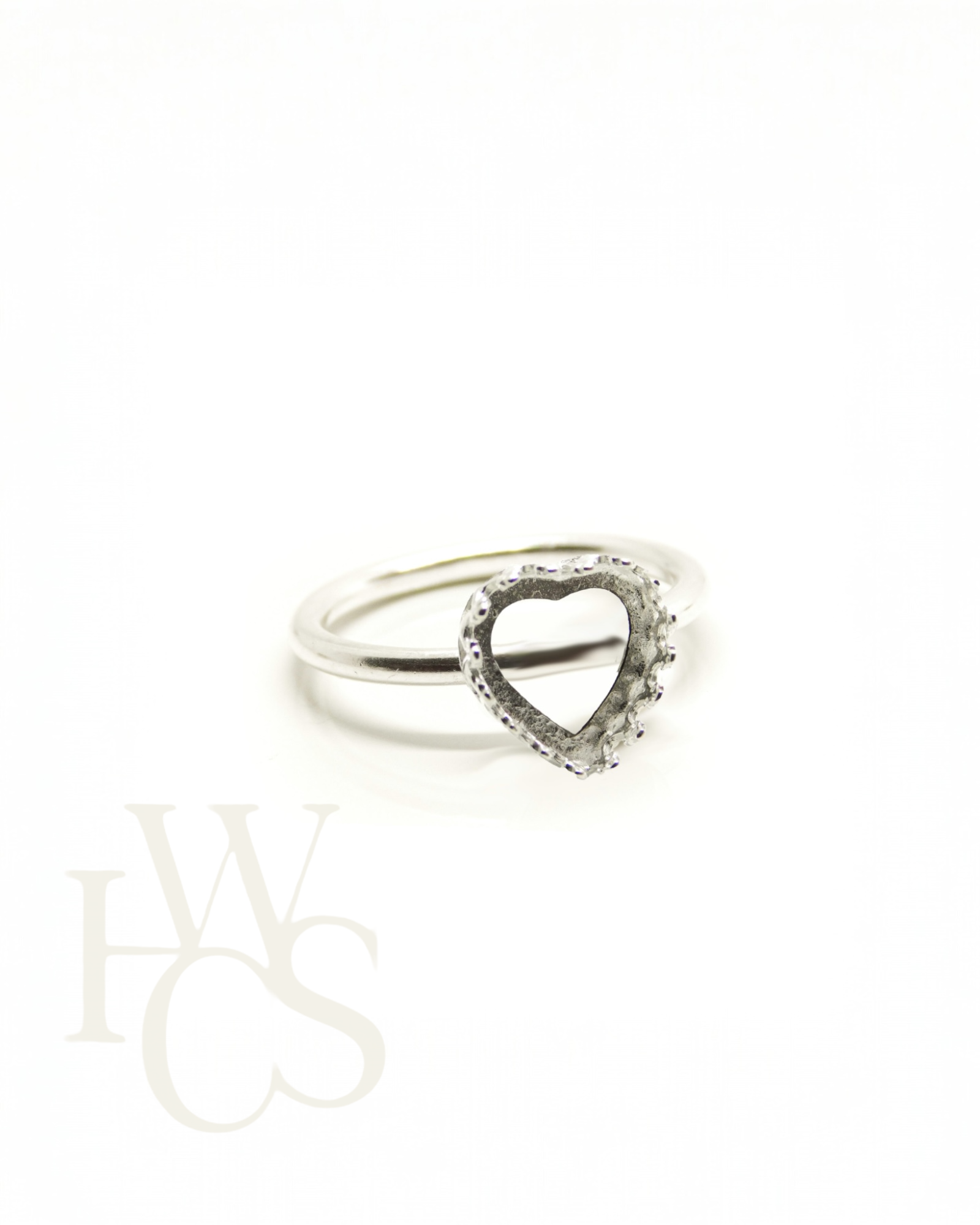 Classic Band Ring with 10mm Heritage Heart Bezel
