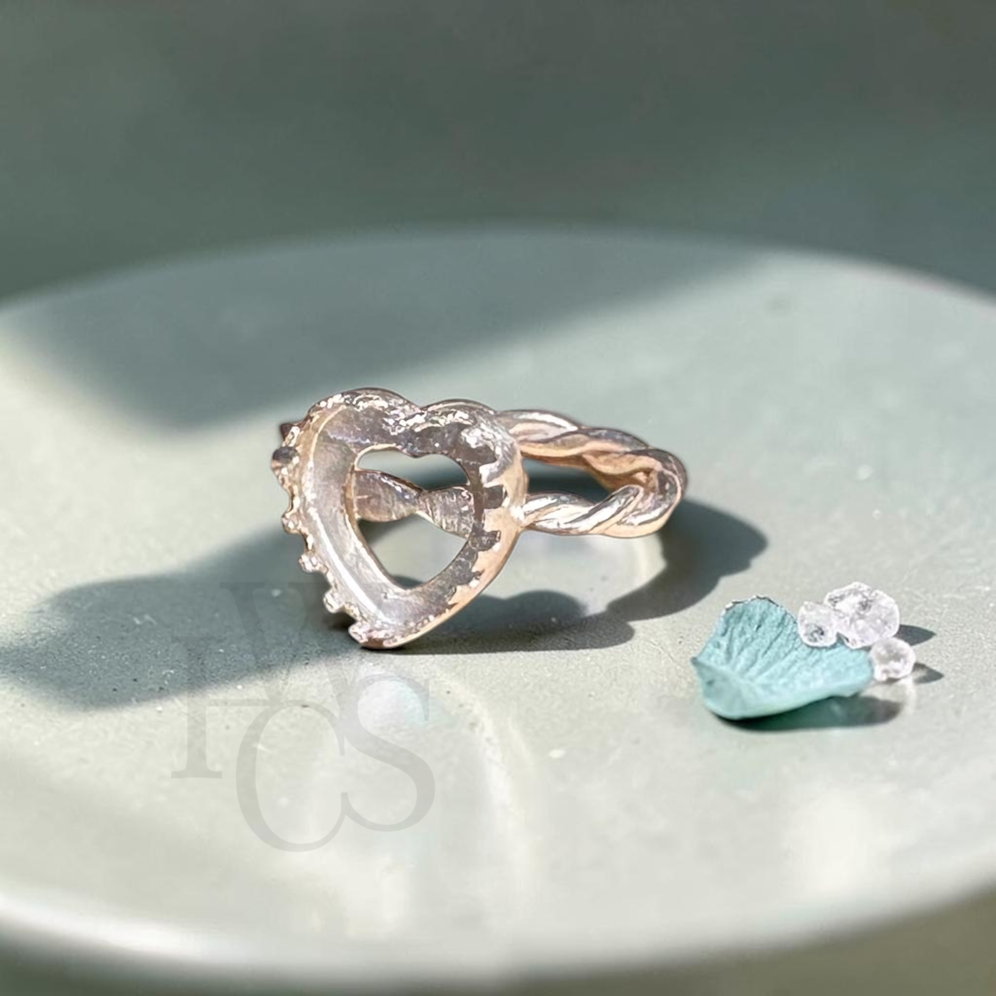 🏷️ EOL – Twisted Scalloped Heart Ring – Solid Silver