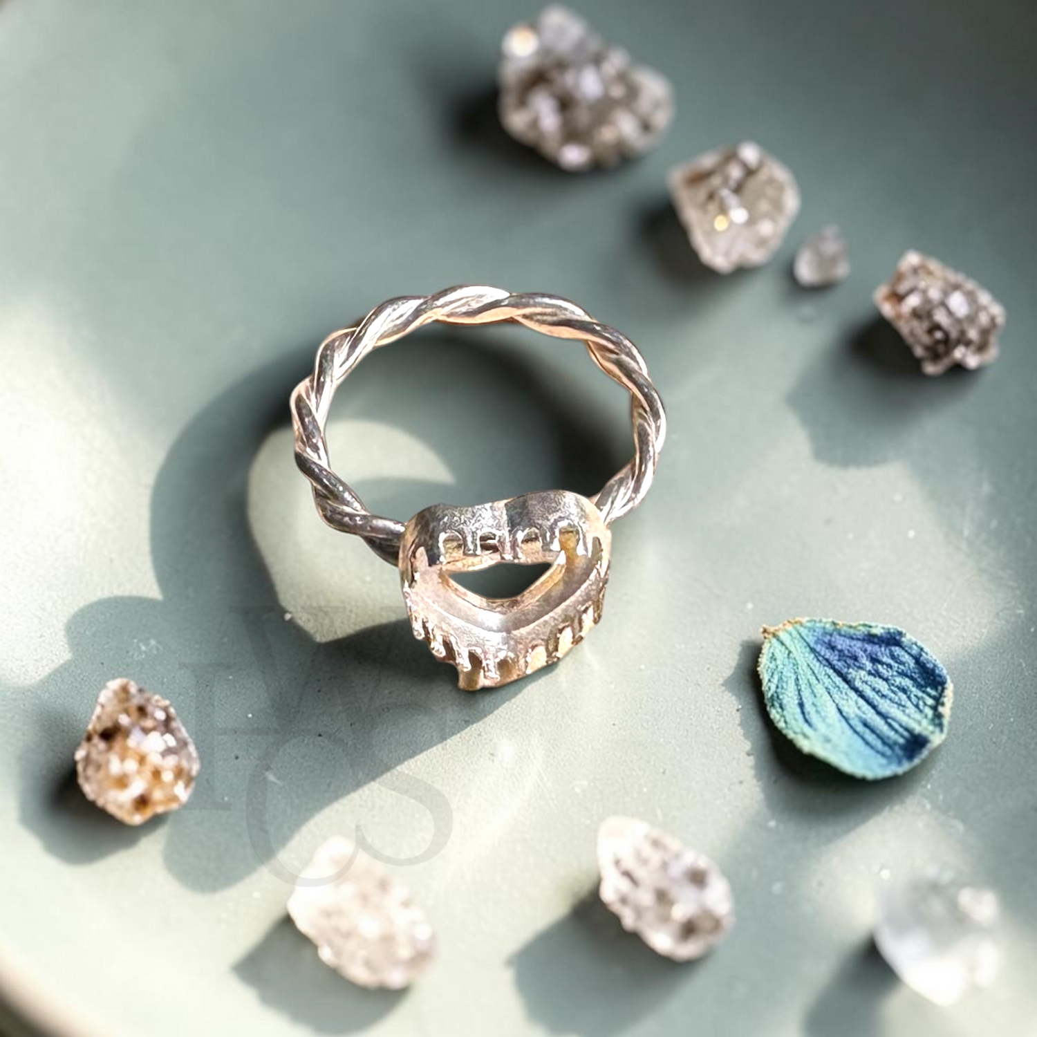 🏷️ EOL – Twisted Scalloped Heart Ring – Solid Silver