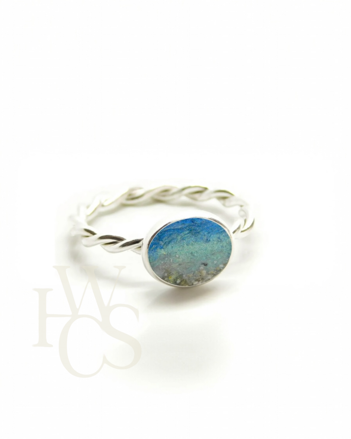 🏷️ EOL – Twisted Band Ring with Smooth 8x10mm Landscape Oval Bezel – Solid 925 Silver