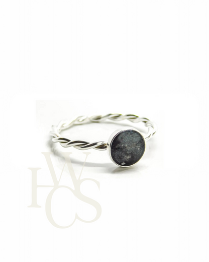 * Twisted Band Ring with Smooth 6mm Round Bezel
