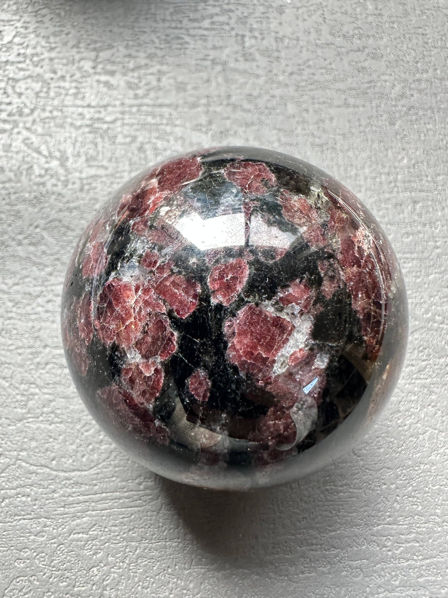 Garnet Sphere (5–5.5cm) – Passion, Strength &amp; Root Chakra Healing – Deep Red Crystal for Energy &amp; Protection, Christmas Crystal Gift