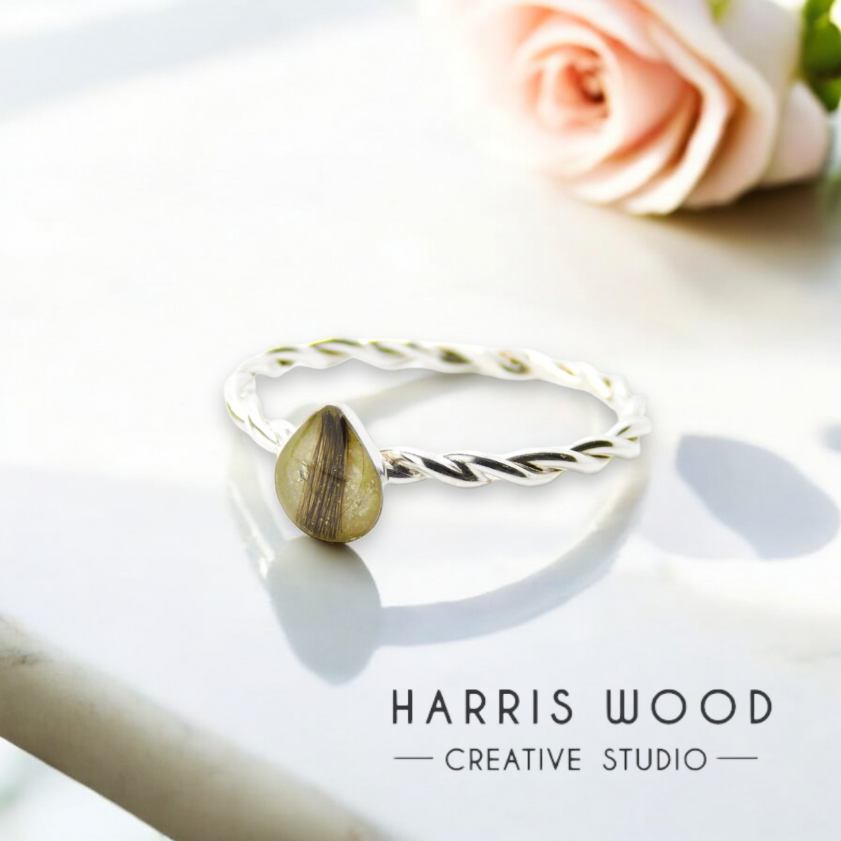 🏷️ EOL – Twisted Band Ring with Smooth Teardrop Bezel – Solid 925 Silver