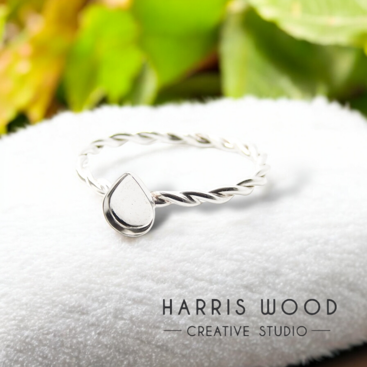 🏷️ EOL – Twisted Band Ring with Smooth Teardrop Bezel – Solid 925 Silver