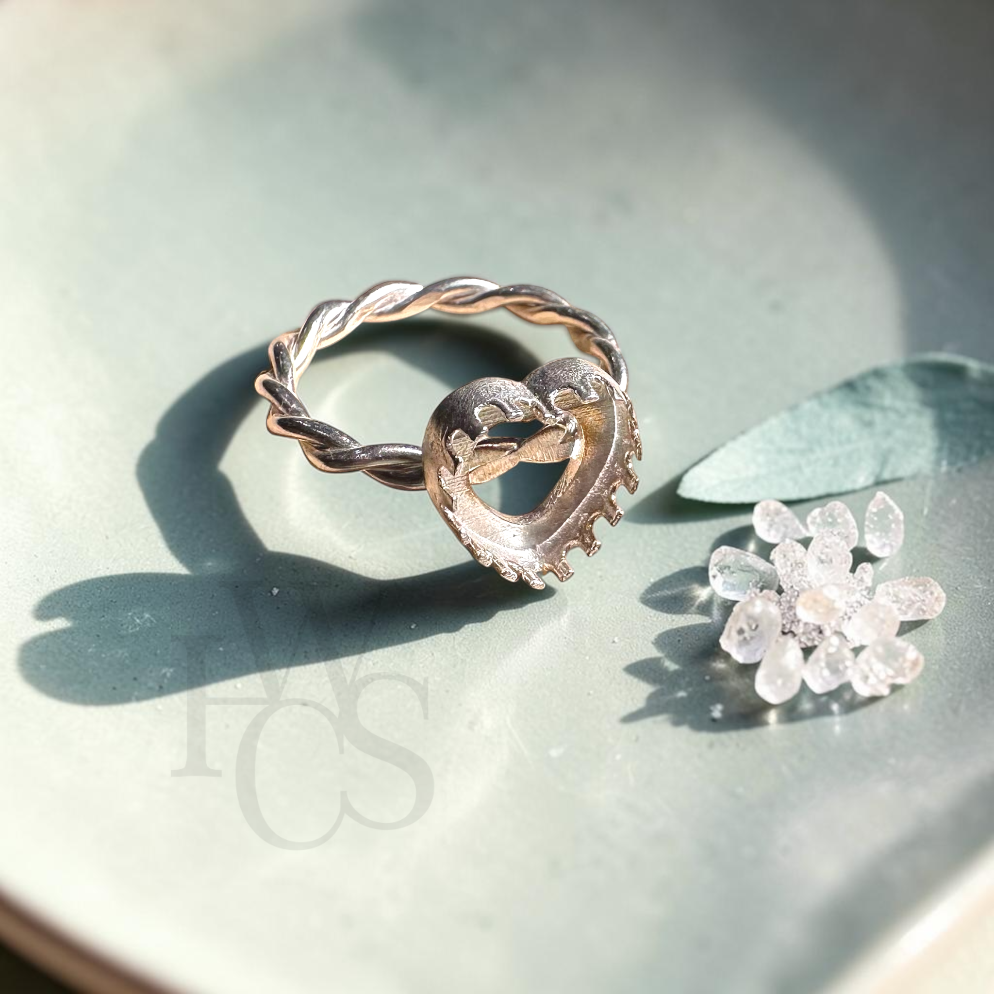 🏷️ EOL – Twisted Scalloped Heart Ring – Solid Silver