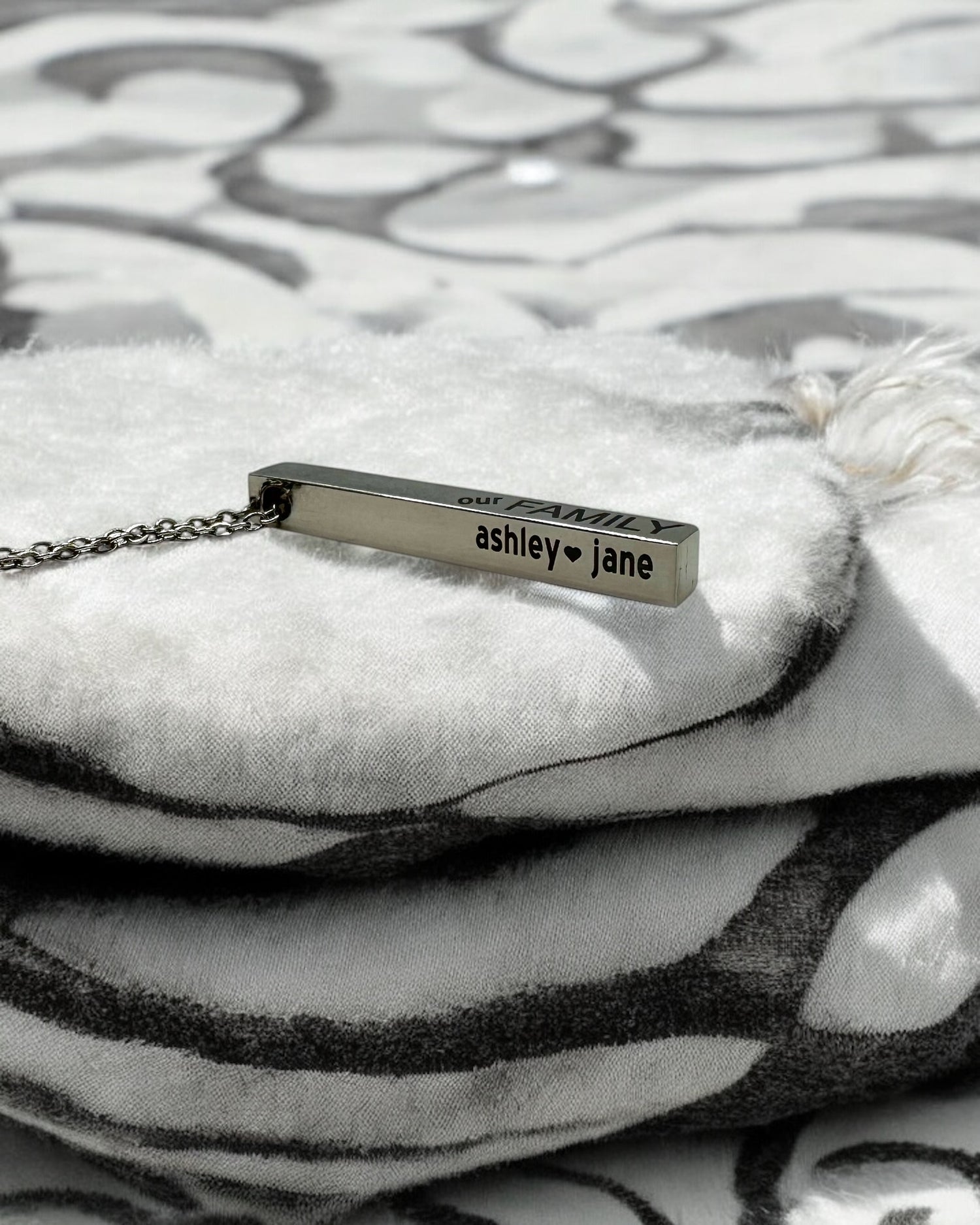 Bar Pendant - Engravable on 4 sides - 3 colours