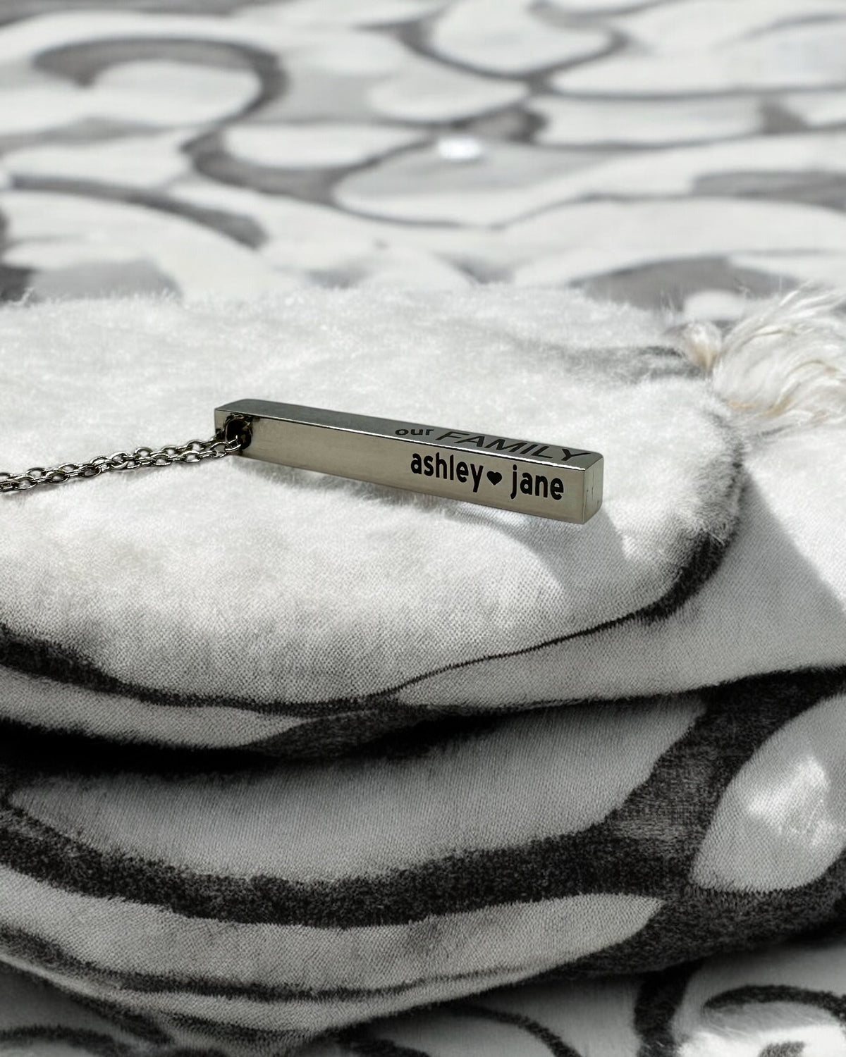 Bar Pendant - Engravable on 4 sides - 3 colours