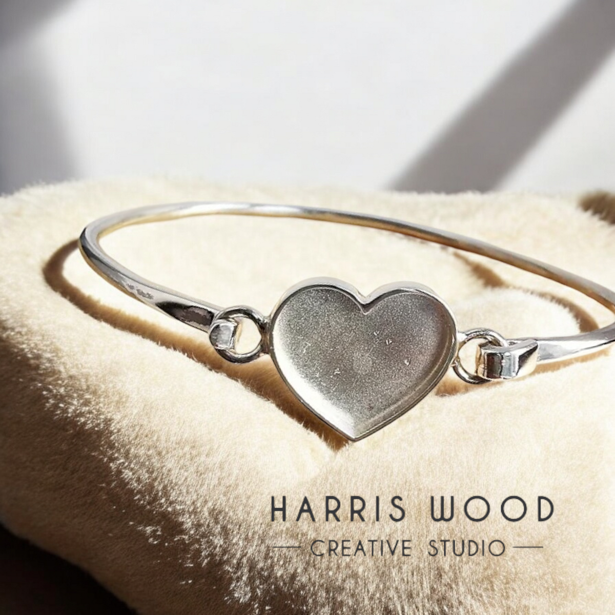❤️ Love Heart Bezel Hook Clasp Bangle - Solid 925 Silver