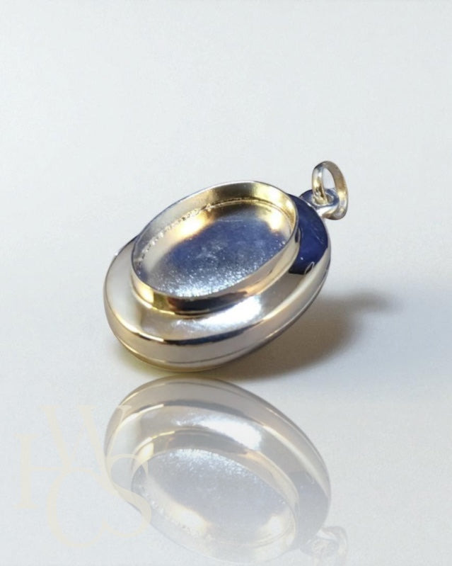 Oval Locket &amp; Front Bezel Pendant