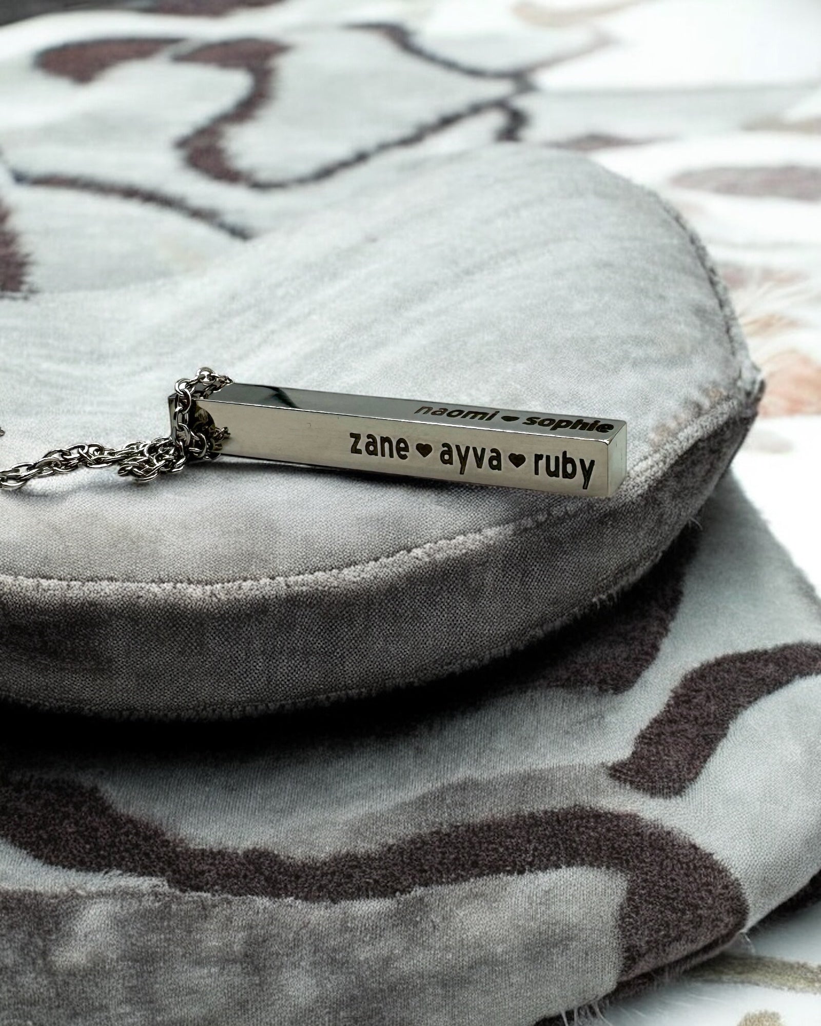 Bar Pendant - Engravable on 4 sides - 3 colours
