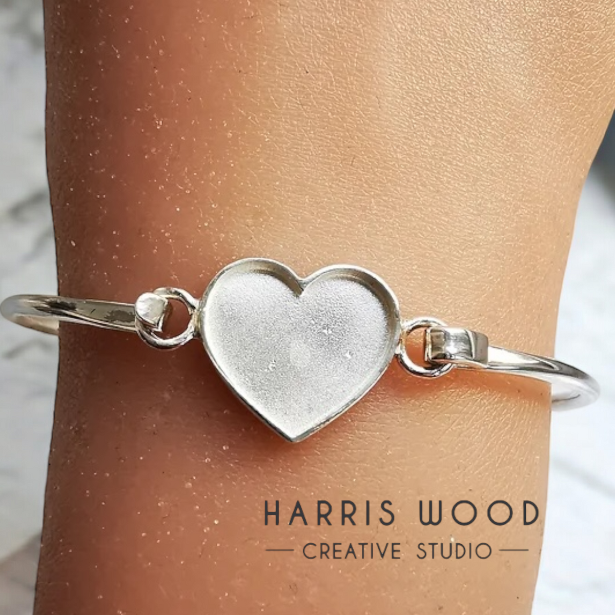 ❤️ Love Heart Bezel Hook Clasp Bangle - Solid 925 Silver