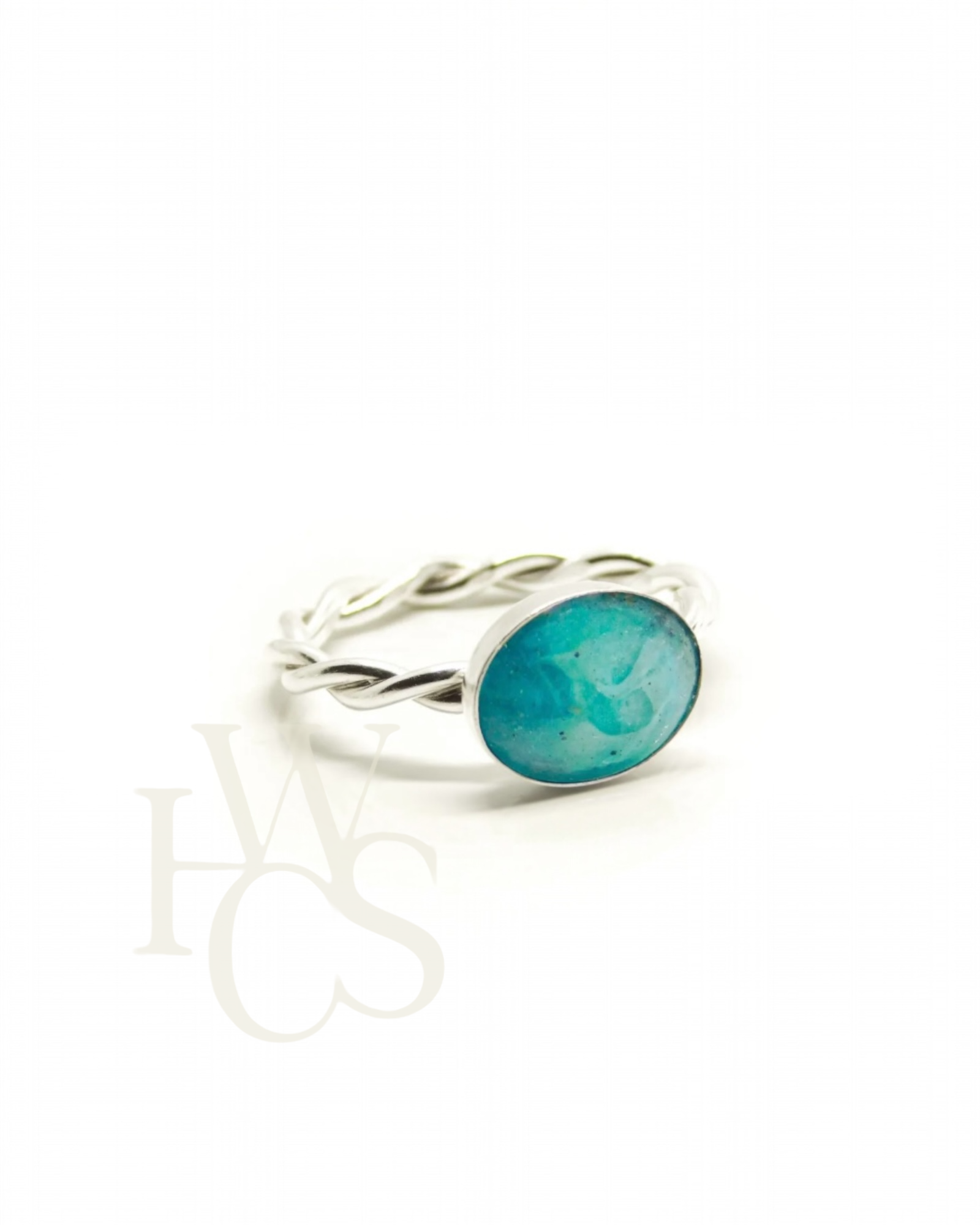 * Twisted Band Ring with Smooth 8x10mm Landscape Oval Bezel
