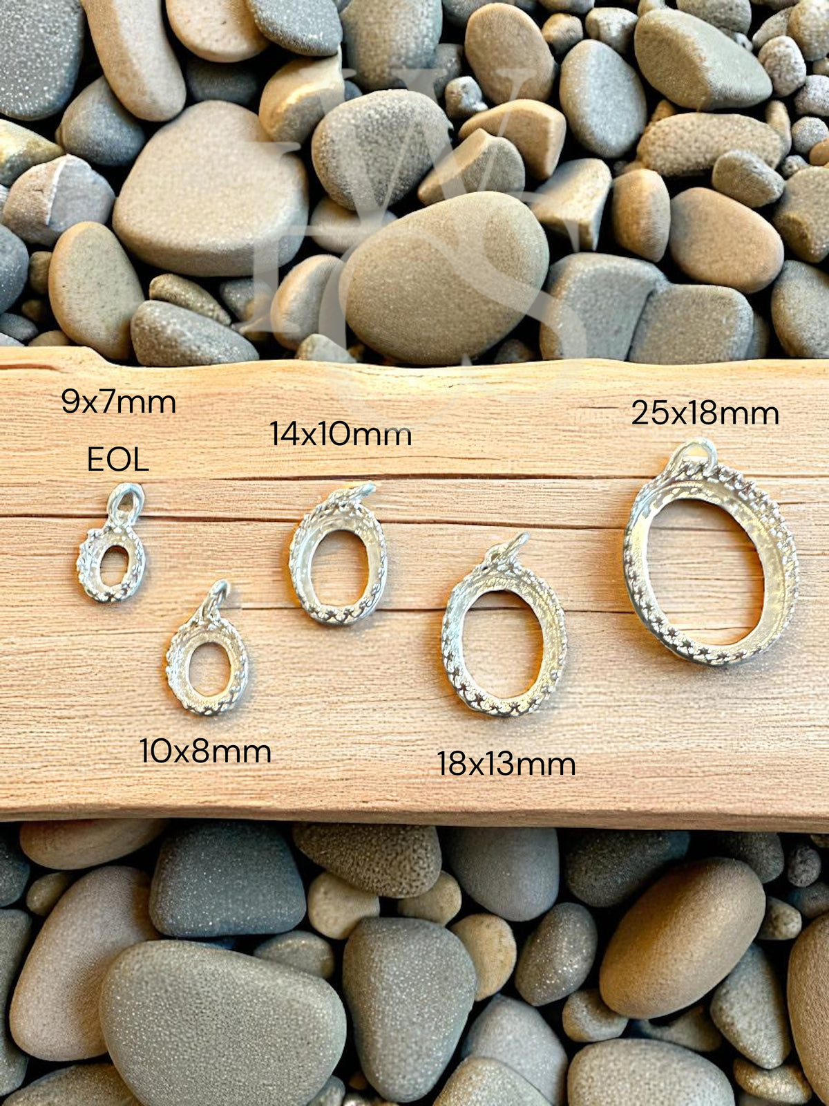 🪻Oval Heritage Pendants