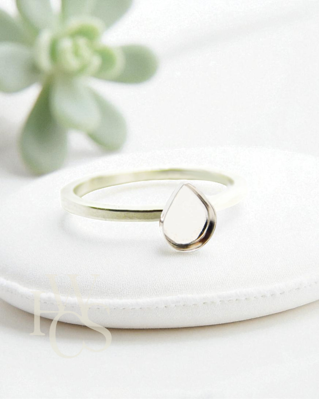 Square Classic Band with Smooth Teardrop Bezel SOLID SILVER