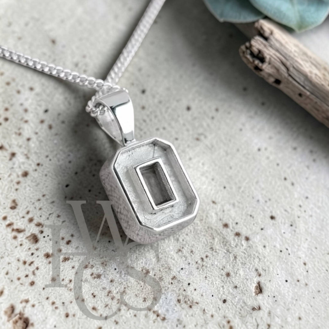 ❤️ Secret Emerald Crystal Pendant