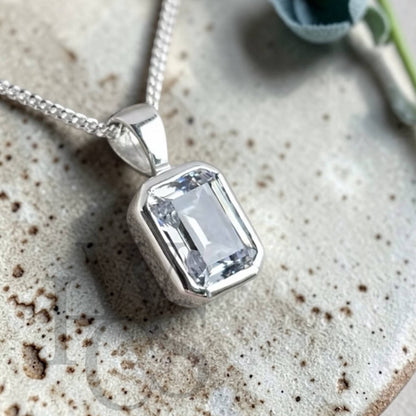 ❤️ Secret Emerald Crystal Pendant