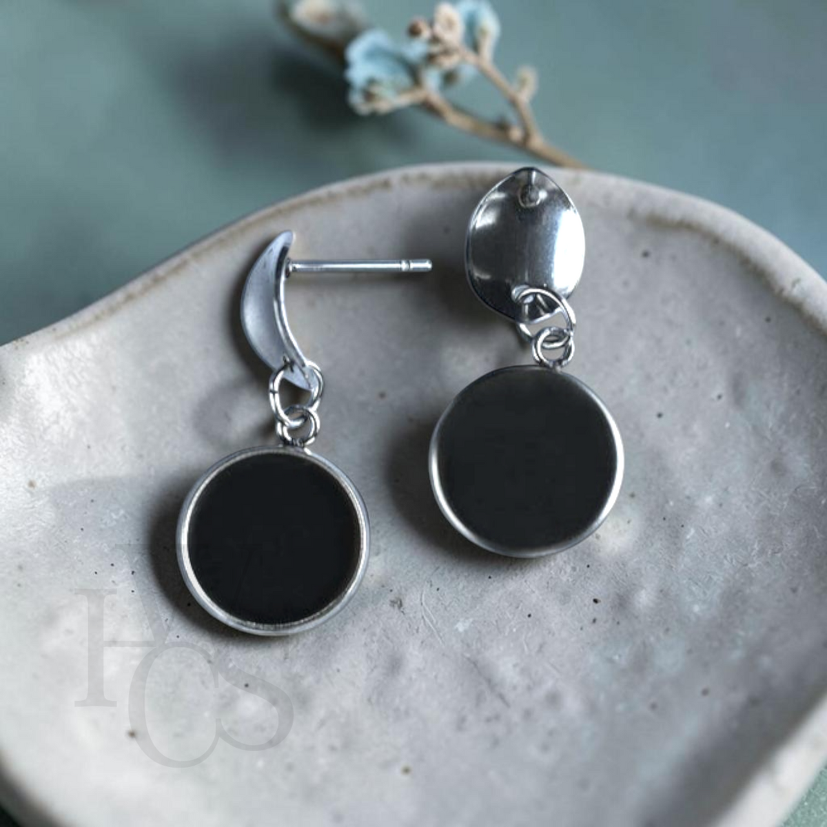 ❤️ Stainless Steel Leaf Stud Drop Earrings – 10mm Round Bezel