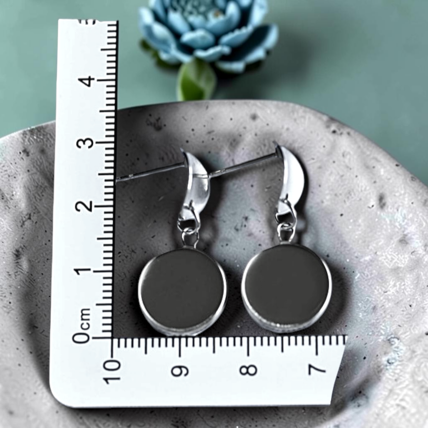 ❤️ Stainless Steel Leaf Stud Drop Earrings – 10mm Round Bezel