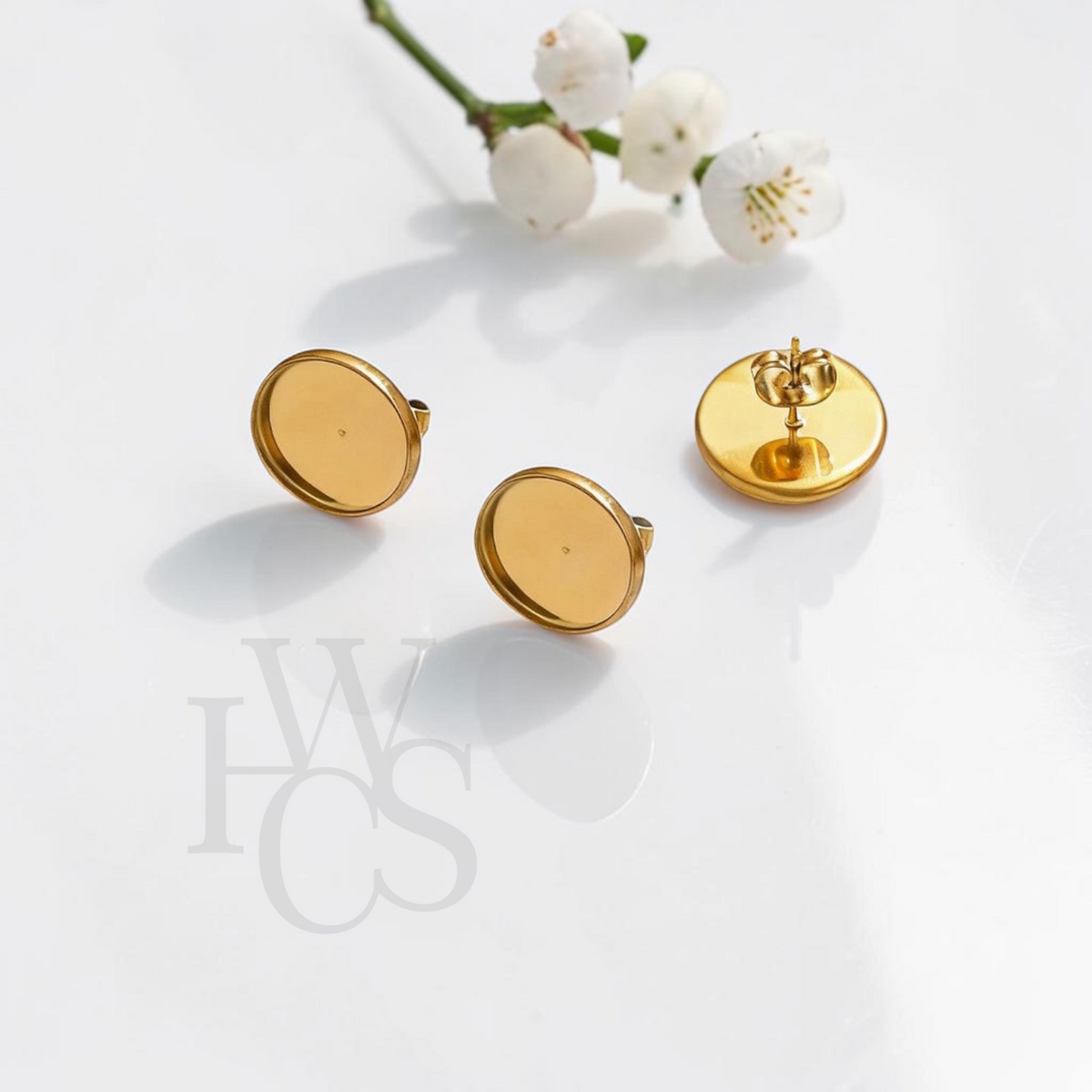 💛 18K Gold Plated Stainless Steel Stud Earrings – 8mm Round Bezel
