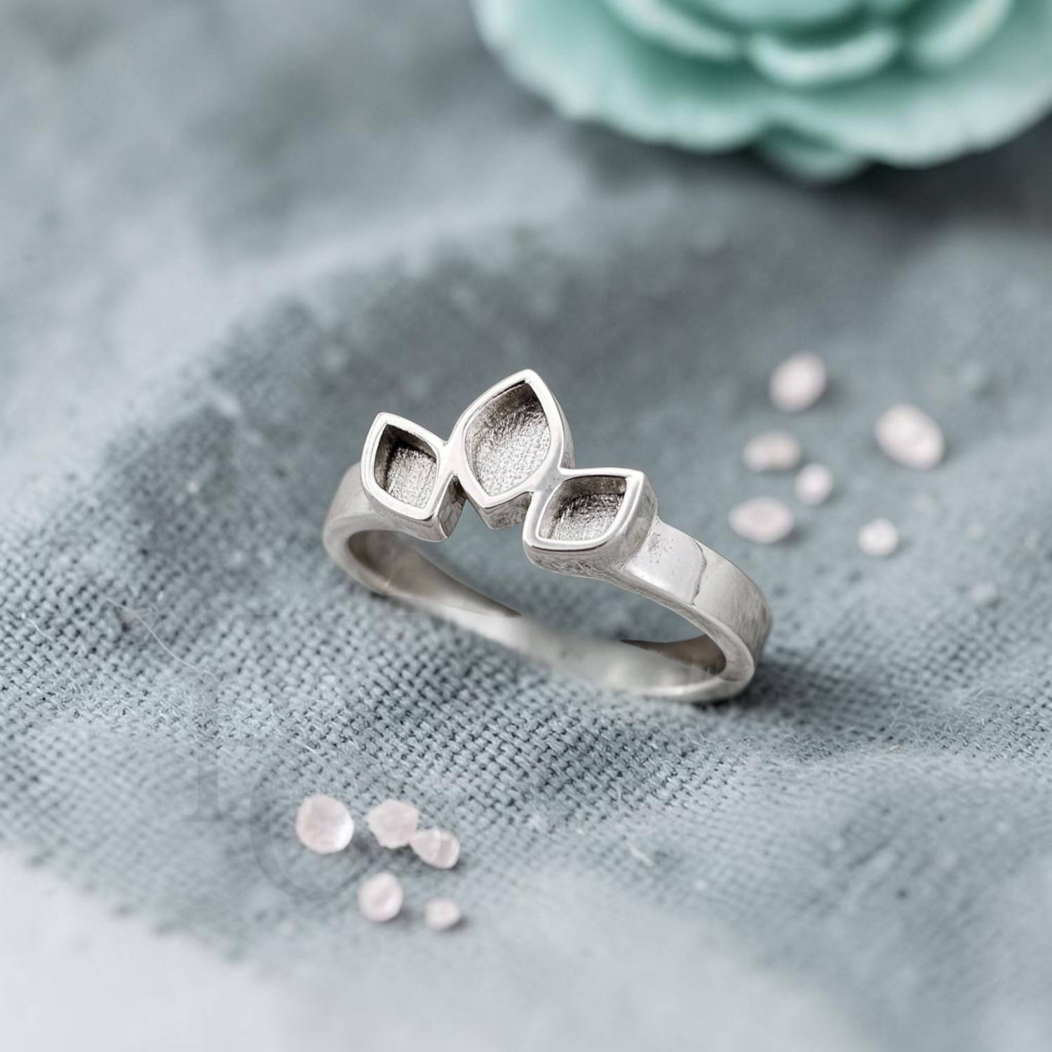 🏷️ EOL – Three Leaf Bezel Ring – Solid 925 Silver