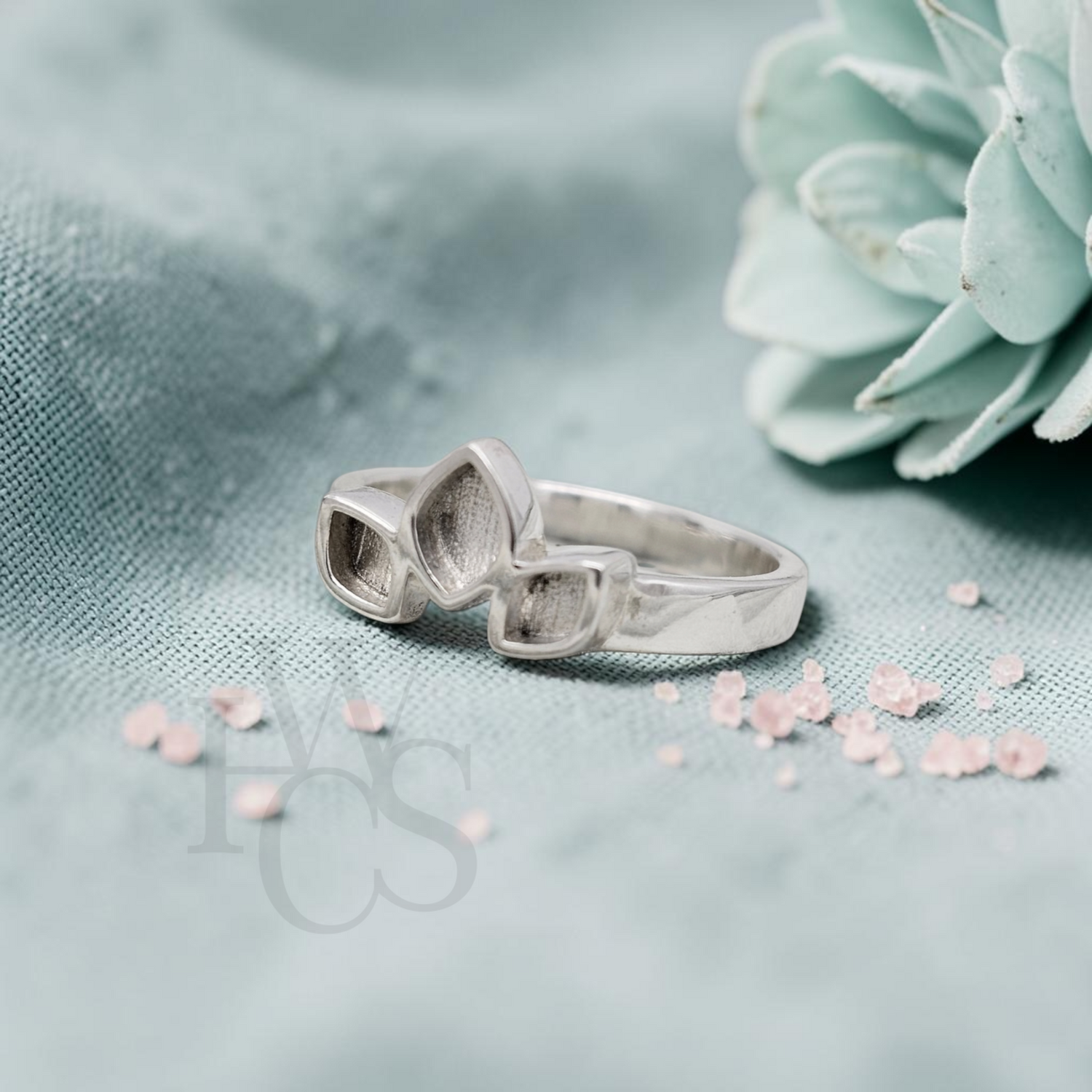 🏷️ EOL – Three Leaf Bezel Ring – Solid 925 Silver