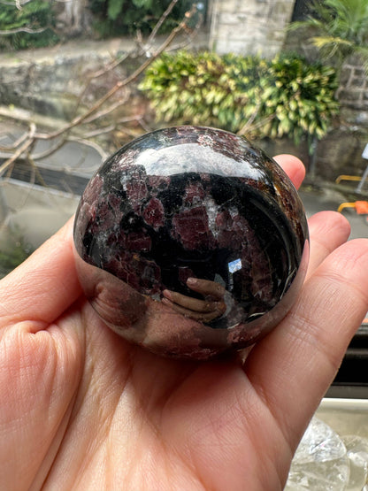 Garnet Sphere (5–5.5cm) – Passion, Strength &amp; Root Chakra Healing – Deep Red Crystal for Energy &amp; Protection, Christmas Crystal Gift